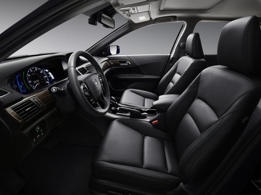 Интерьер Honda Accord Hybrid 2016 года  (NA) (фото 40 из 41)